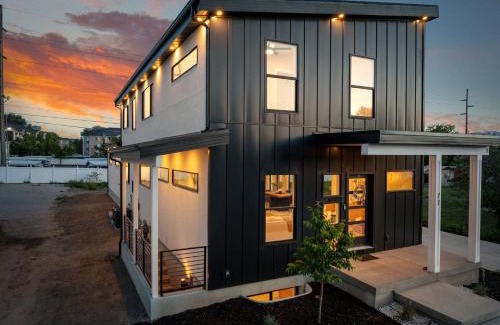 Sandy Haus | Modern Style Home Near Canyon RSL and expo