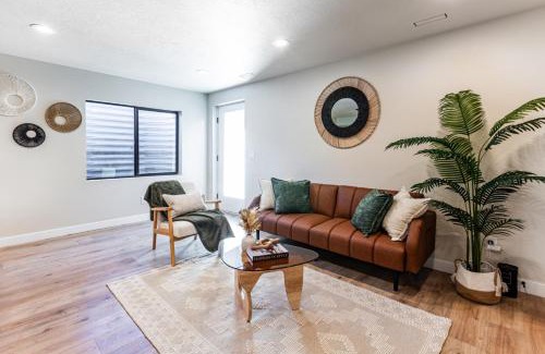 Sandy Haus | Modern Style Home Near Canyon RSL and expo