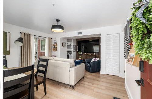 Gainesville Wohnung | Modern & Stylish Condo Near UF, Shands & VA