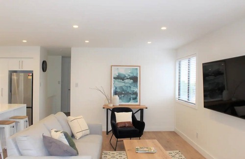 Hospital Hill Haus | Modern, Sunny & Spacious - 5 minutes walk to the heart of Ahuriri!