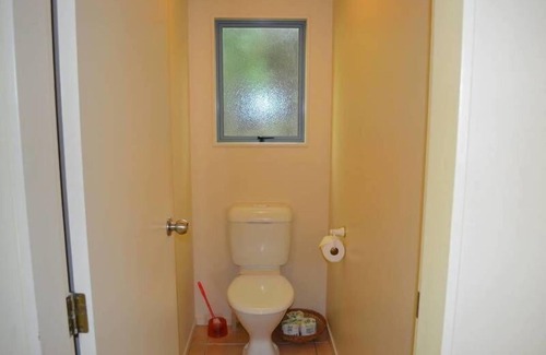 Tryphena Haus | Modernes Haus mit drei Schlafzimmern in Tryphena