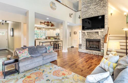 Lynchburg Haus | Modern Tims Ford Lake Home with Private Dock and Pool!