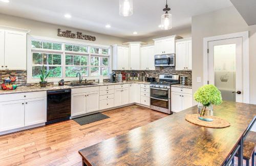 Lynchburg Haus | Modern Tims Ford Lake Home with Private Dock and Pool!