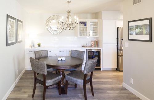 Scottsdale Ranch Eigentumswohnung | Moderne Eckeinheit in der obersten Etage mit Blick auf den Pool