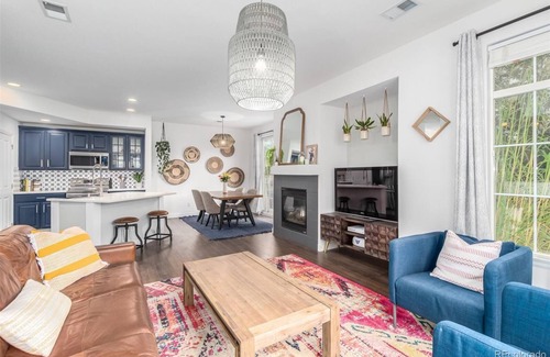 Commerce City Haus | Modern Townhome Close to Denver Airport