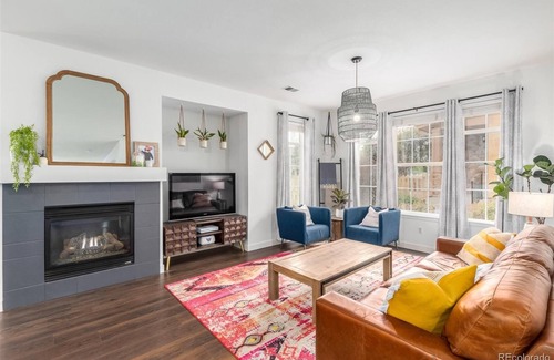 Commerce City Haus | Modern Townhome Close to Denver Airport