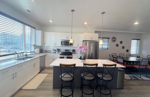 West Valley City Haus | Modern Townhouse w/ All Kings and Private Rooftop