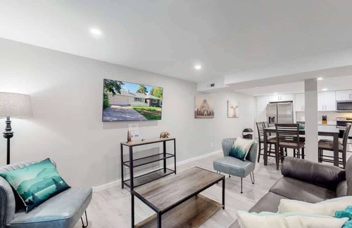 Southeast Haus | Modern & Updated Unit in Prime Location