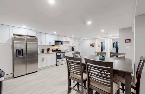 Southeast Haus | Modern & Updated Unit in Prime Location