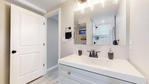 Southeast Haus | Modern & Updated Unit in Prime Location