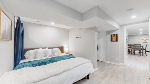 Southeast Haus | Modern & Updated Unit in Prime Location