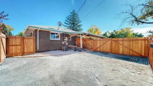 Southeast Haus | Modern & Updated Unit in Prime Location