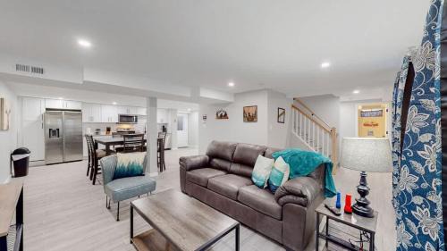 Southeast Haus | Modern & Updated Unit in Prime Location