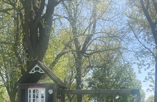 East Lansing Haus | Modern Vacation Home