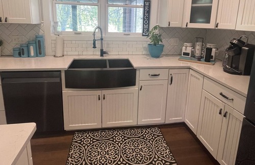 East Lansing Haus | Modern Vacation Home