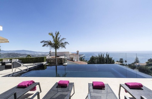 Salobrena Villa | Villa mit beheizbaren Überlaufpool und jacuzzi