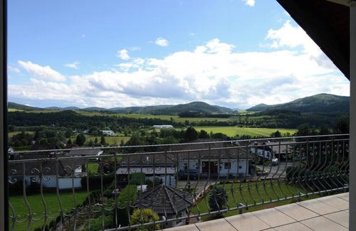 Dodenau Wohnung | Moderne, top gepflegte Ferienwohnung mit traumhaftem Panoramablick und Balkon