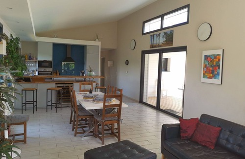 Hourtin Haus | Moderne Holzvilla mit Schwimmbad