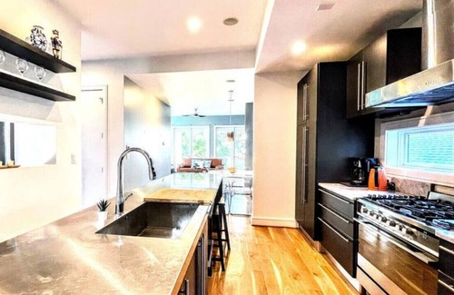 Edgewood Haus | Modern Zen Manor VIEW KING Beds Rooftop Bar