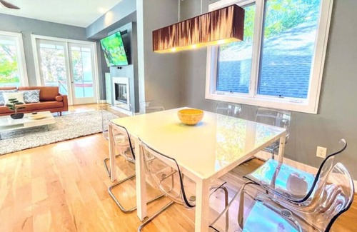 Edgewood Haus | Modern Zen Manor VIEW KING Beds Rooftop Bar