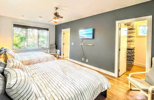 Edgewood Haus | Modern Zen Manor VIEW KING Beds Rooftop Bar