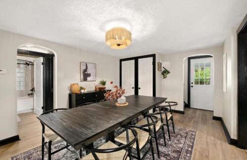 Medina Haus | Modernized Historical Home in Downtown Medina with Hot Tub