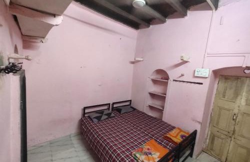 Kolhapur Haus | Mohak Yatri Nivas मोहक यात्री निवास