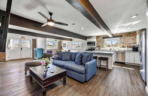 Desert View Village Haus | MOHvr6 Garden Casa On over 1 Acre