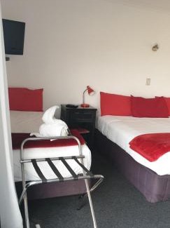Mokau Hotel | Mokau Motels