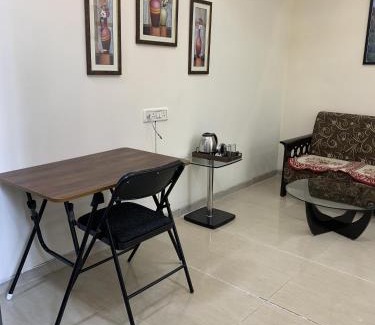 Ranwar Wohnung | Mon Repose Studio Apt Bandra