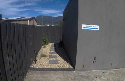 Glenorchy Wohnung | Monaaray Studio-10 minutes drive from Hobart's CBD and only 5 minutes from MONA.