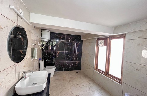 Manali Villa | MonAmis Home