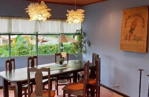 Orosi Haus | Montaña Linda Guest House Orosi