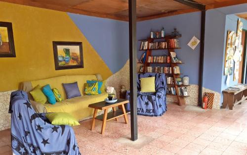 Orosi Haus | Montaña Linda Guest House Orosi