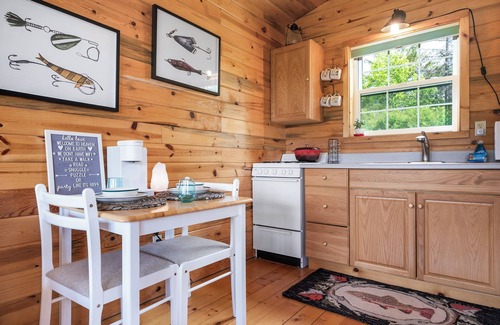 Kalispell Kabine | Montana cozy cabin with million $ views of Flathead Valley, 30 miles to Glacier