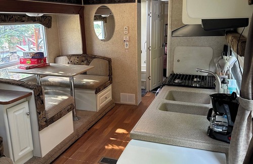 Babb Haus | Montana Moon Camper #1 on the Lake