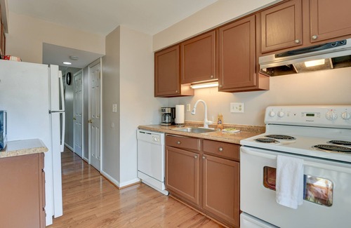 Montgomery Village Haus | Montgomery Village Townhome w/Patio: 27 Mi to DC!