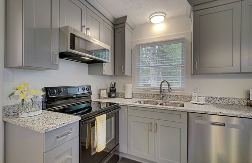 Dutton Haus | Monthly discount- beautiful house, Gloucester VA