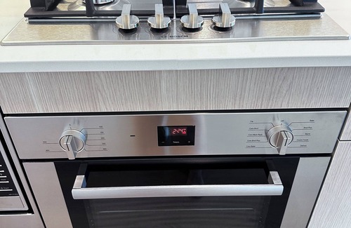 Burnaby Wohnung | Monthly stay/Relocation Special near Lougheed Mall & SFU