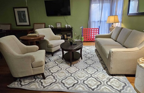 Cordova Haus | MONTHLY STAYS-6 BR with Pool Southern Luxury- 7 Sleeping Areas Over 3,000 Sq Ft