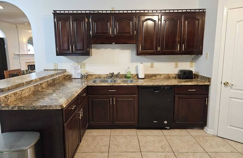 Southaven Haus | MONTHLY STAYS-Breathtaking 8 BR Retreat with Private Pool, Lake View, & Backyard