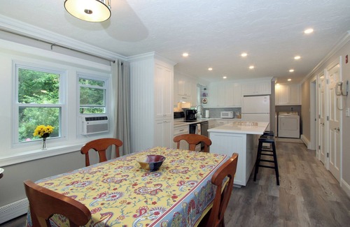 Bourne Hütte | MONUMENT BEACH