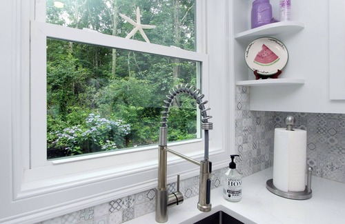 Bourne Hütte | MONUMENT BEACH