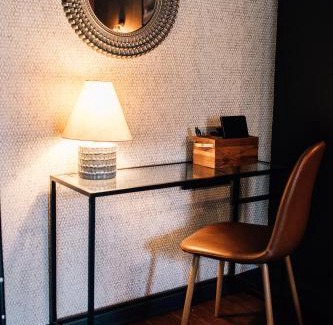 East Memphis Haus | Moody Blues Studio Perfect For Work Or Romance