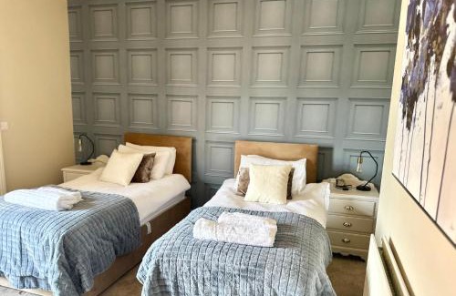 Crewe Haus | Moon House Crewe