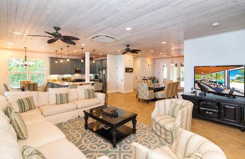 Rum Point Haus | Moon Kai home