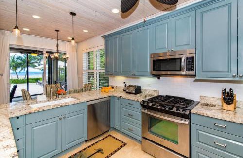 Rum Point Haus | Moon Kai home