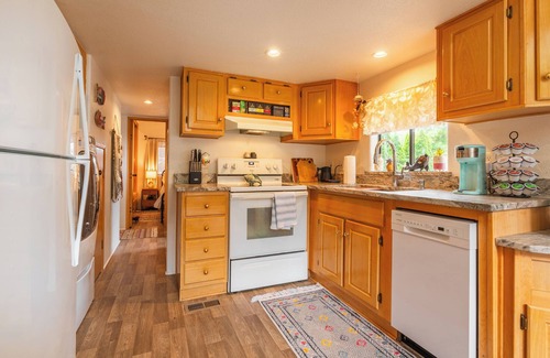 Brookings Hütte | Moondance Cottage - Steps from the Chetco River
