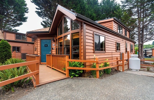 Brookings Hütte | Moondance Cottage - Steps from the Chetco River
