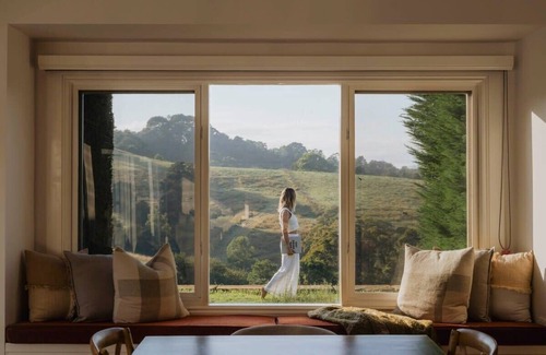 Meroo Meadow Haus | 'Moondance' - Luxurious Hillside Retreat